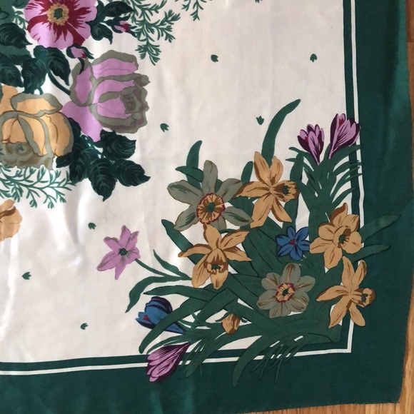 VTG Square Silk Scarf Shawl. Christmas Floral Gorgeous. - Picture 5 of 13
